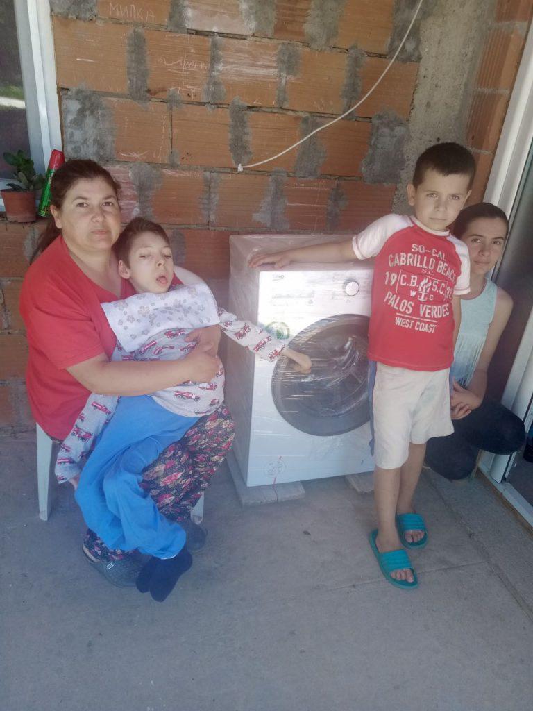 The donation of a washing machine for the Apostolović family 8