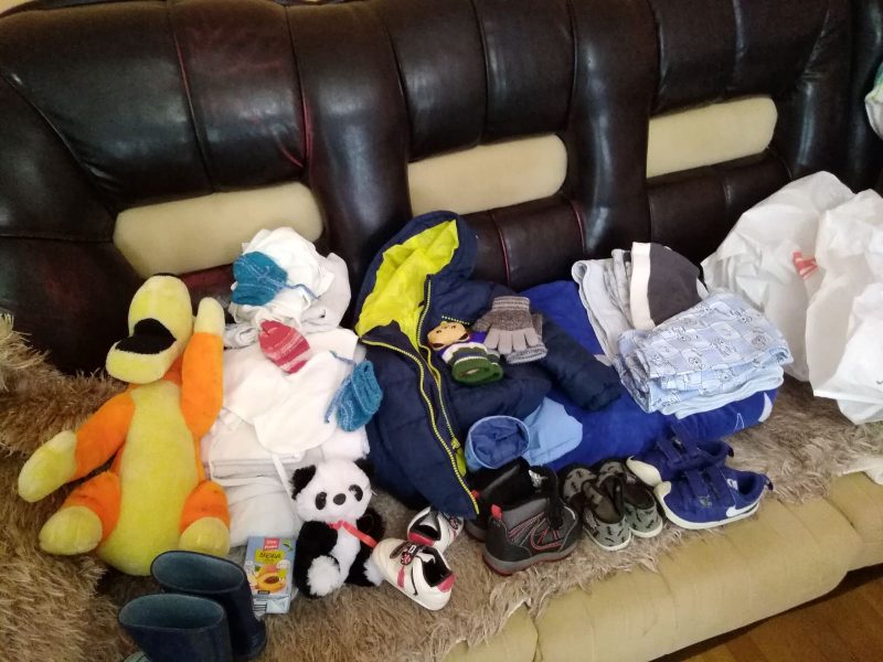 Donacija garderobe, obuće, igračaka i pelena porodici Stevanović