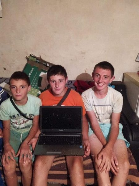 Donacija laptopa za porodicu Trajković 2