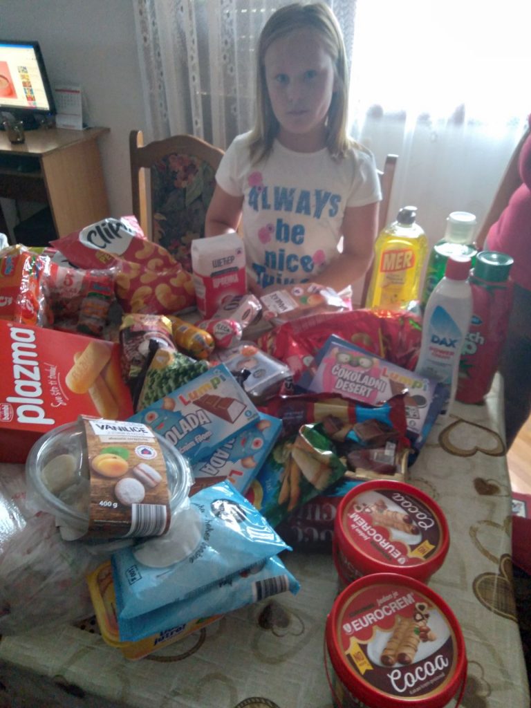 Donacija namirnica i drugih potrepština za porodicu Stevanović 6