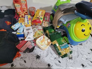 Donacija garderobe, hrane i igračaka za Vasilisa Ilić