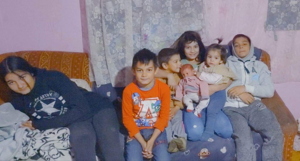 Porodici Jovanović je potrebna pomoć! 1 Porodici Jovanović je potrebna pomoć! 1