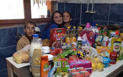 Kupovina namirnica porodici Jovanović iz Bačke Topole