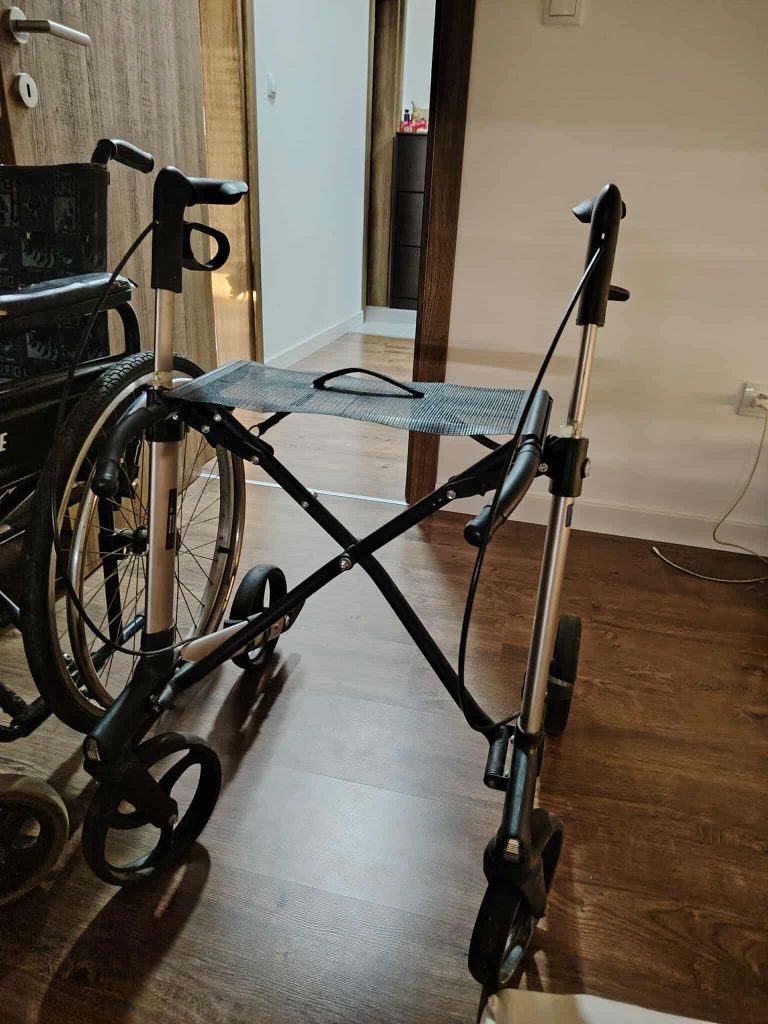 Donacija hodalice i očuvanog mobilnog telefona porodici Ivković 2