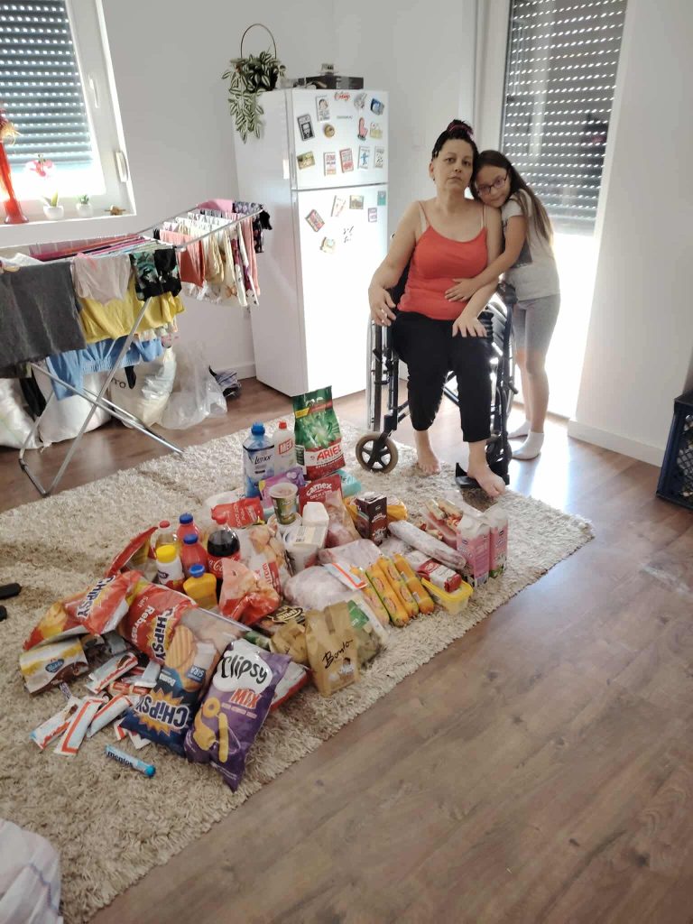 Kupovina namirnica porodici Ivković 1 Kupovina namirnica porodici Ivković 1