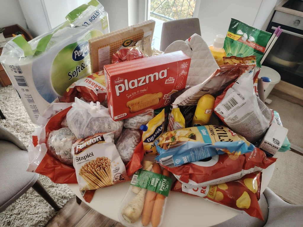 Kupovina namirnica porodici Ivković 1