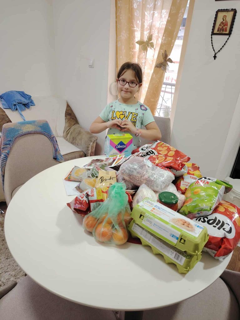 Kupovina namirnica porodici Ivković 38