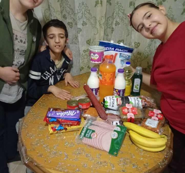 KUPOVINA NAMIRNICA PORODICI RATKOVIĆ