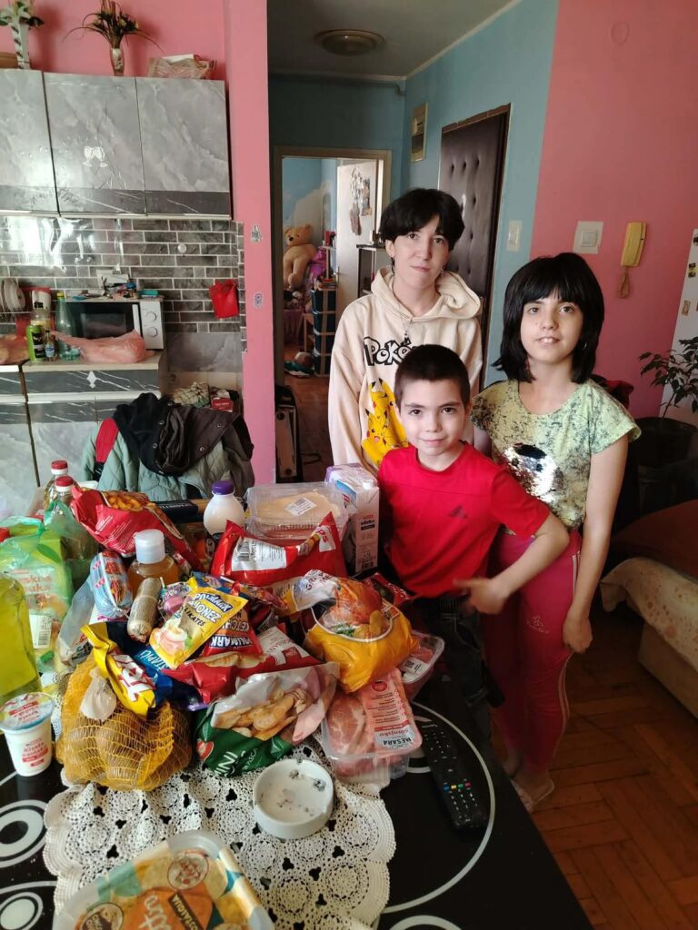 KUPOVINA NAMIRNICA PORODICI ŠIPETIĆ - USPEŠNA AKCIJA 1 KUPOVINA NAMIRNICA PORODICI ŠIPETIĆ - USPEŠNA AKCIJA