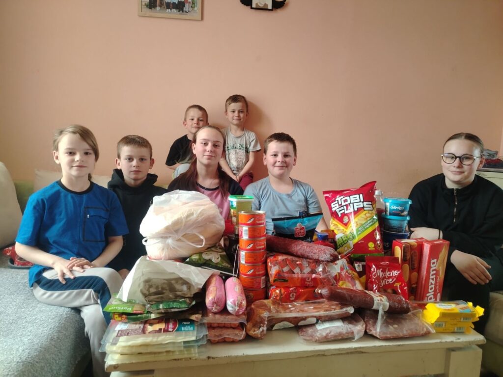 KUPOVINA NAMIRNICA PORODICI STEVANOVIĆ - USPEŠNA AKCIJA 3 KUPOVINA NAMIRNICA PORODICI STEVANOVIĆ - USPEŠNA AKCIJA