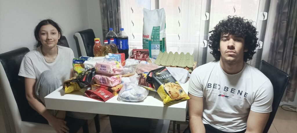 KUPOVINA NAMIRNICA PORODICI BISERČIĆ - USPEŠNA AKCIJA 2 KUPOVINA NAMIRNICA PORODICI BISERČIĆ - USPEŠNA AKCIJA