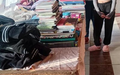 DONACIJA OČUVANE GARDEROBE I ŠKOLSKOG PRIBORA PORODICI KAČIKOLA