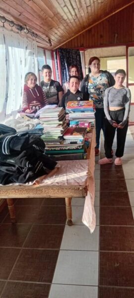 Kačikola – donacija (1) DONACIJA OČUVANE GARDEROBE I ŠKOLSKOG PRIBORA PORODICI KAČIKOLA